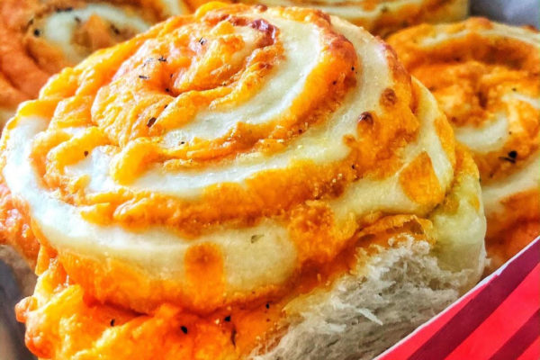 Layers of mouth-watering,rich cheddar,
baked to perfection for the perfect
tear-apart treat.